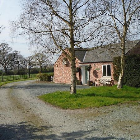 Manor Farm Egerton Bed & Breakfast Malpas  Exterior photo