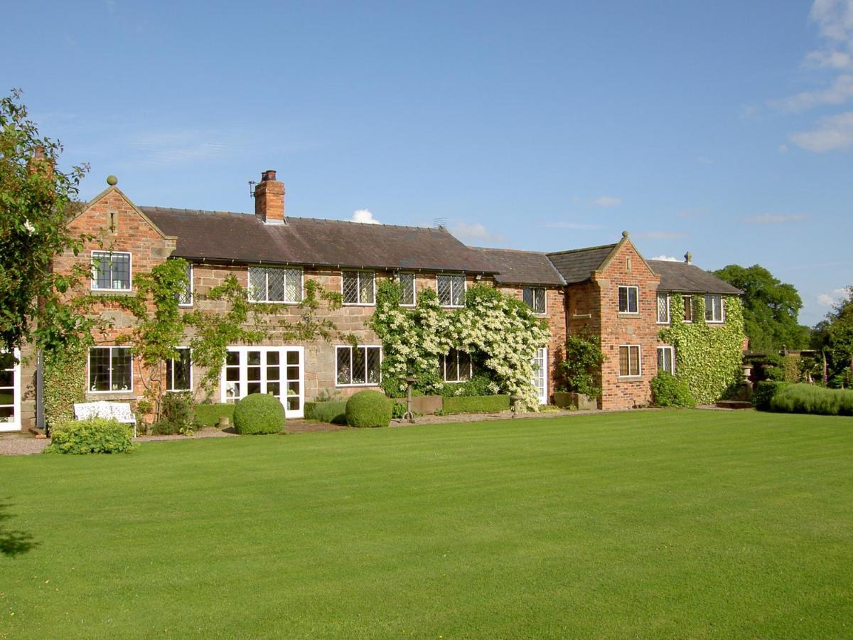 Manor Farm Egerton Bed & Breakfast Malpas  Exterior photo